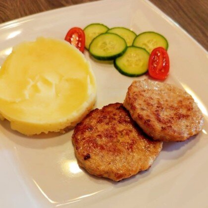 Котлетки куриные с картофельным пюре