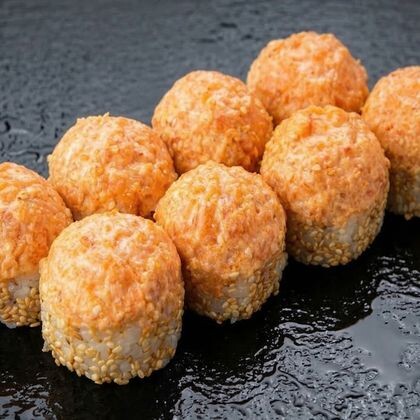 Острый ролл с лососем LUX