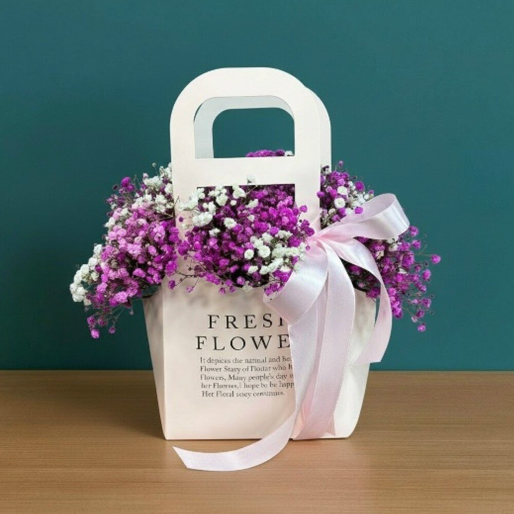 Сумочка с розовой гипсофилой