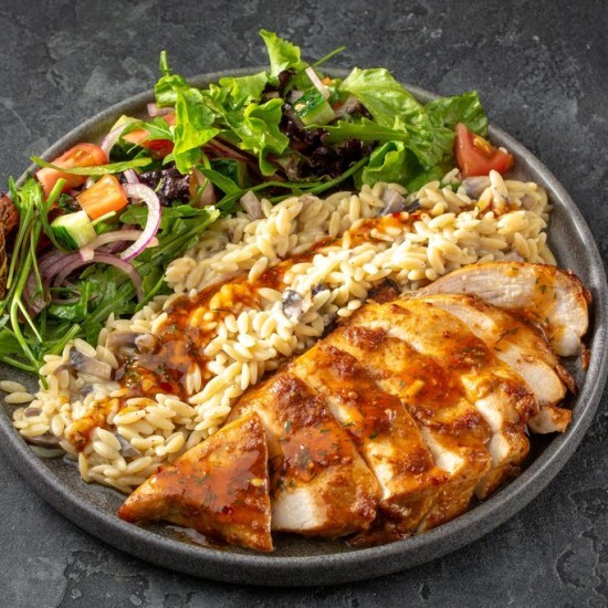 Стейк куриный с пастой орзо