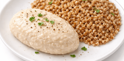 Отварная греча с котлетой на пару