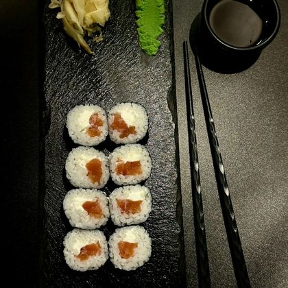 «Маки роллы» с лососем и сыром