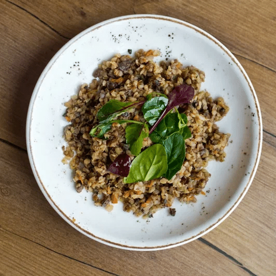 Гречка с овощами и жареными грибами