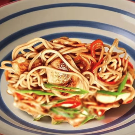 Удон с куриной грудкой и ананасом