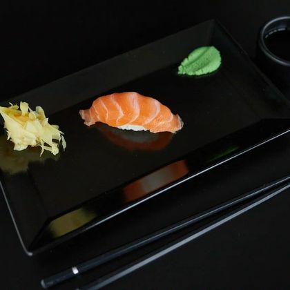 Нигири с лососем