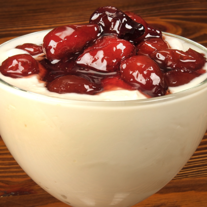 Мацони с вареньем из белой черешни