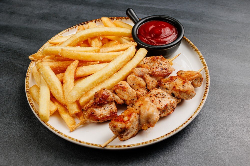 Картофель фри с шашлычком