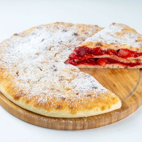 Осетинский пирог с клубникой