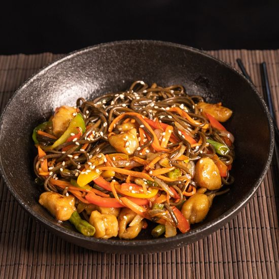 Соба с курицей терияки