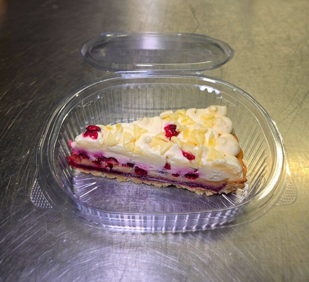 Торт брусничный с белым шоколадом