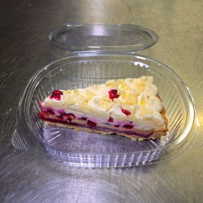 Торт брусничный с белым шоколадом