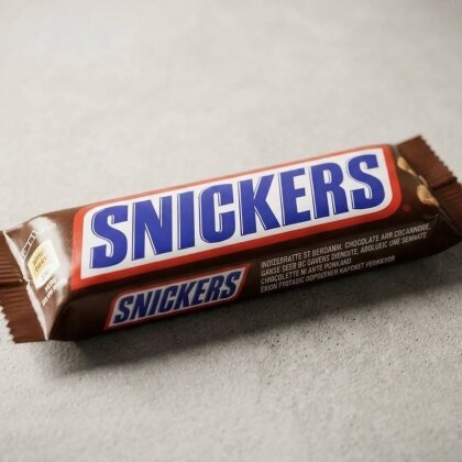 Шоколадный батончик Snickers