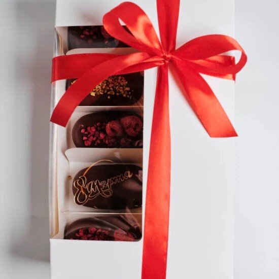 Эскимо в молочном шоколаде без сахара с сублимированной малиной и фисташками