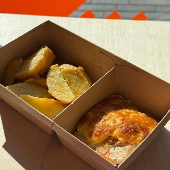 Запеченная горбуша с картофельными дольками