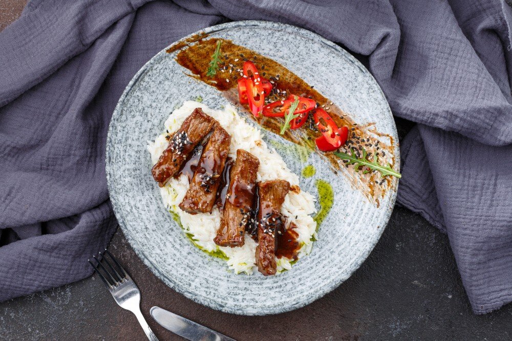 Говядина жареная со сливочным рисом