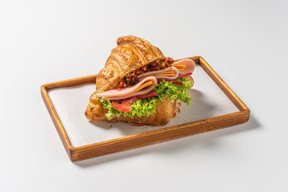 Круассан с ветчиной и сыром