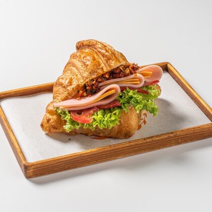 Круассан с ветчиной и сыром