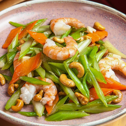 Креветка с кешью и сельдереем