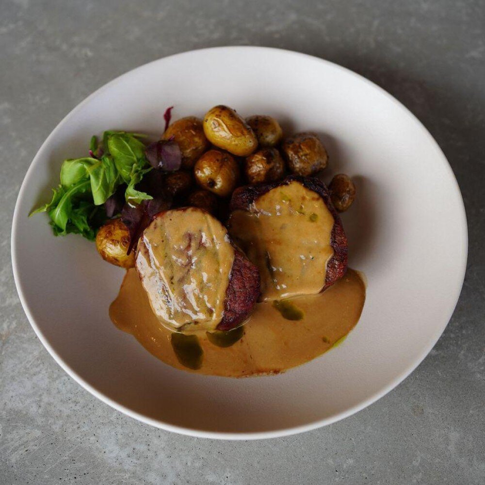 Медальоны под соусом Порто