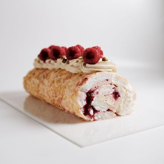 Меренговый рулет Фисташка-малина