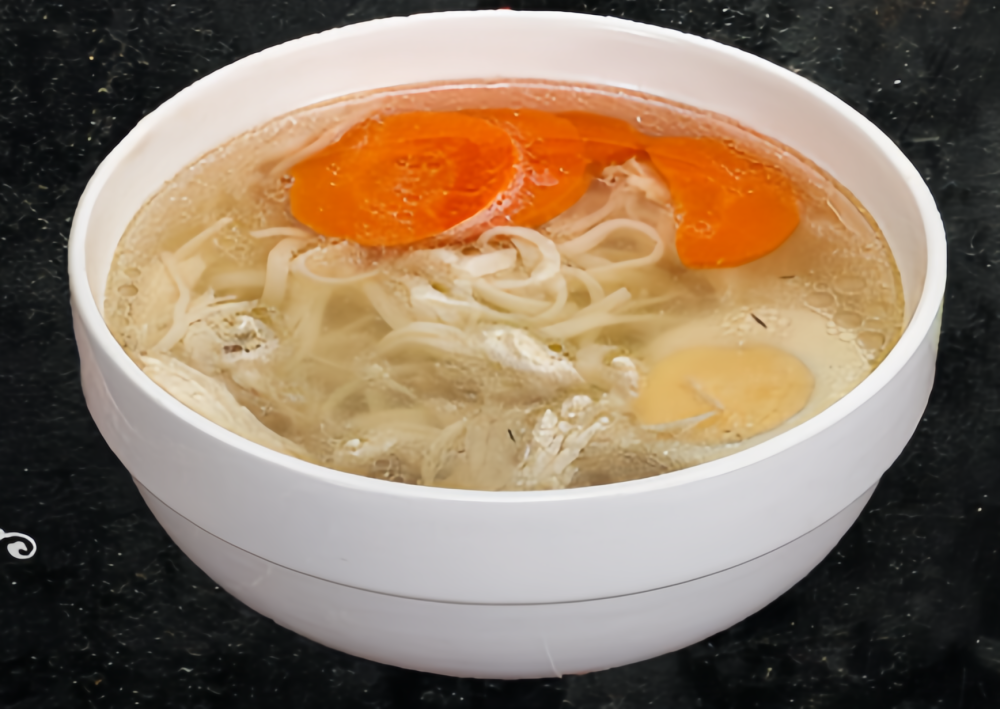 Суп куриный с лапшой