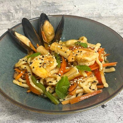 Морской удон в соусе том-ям