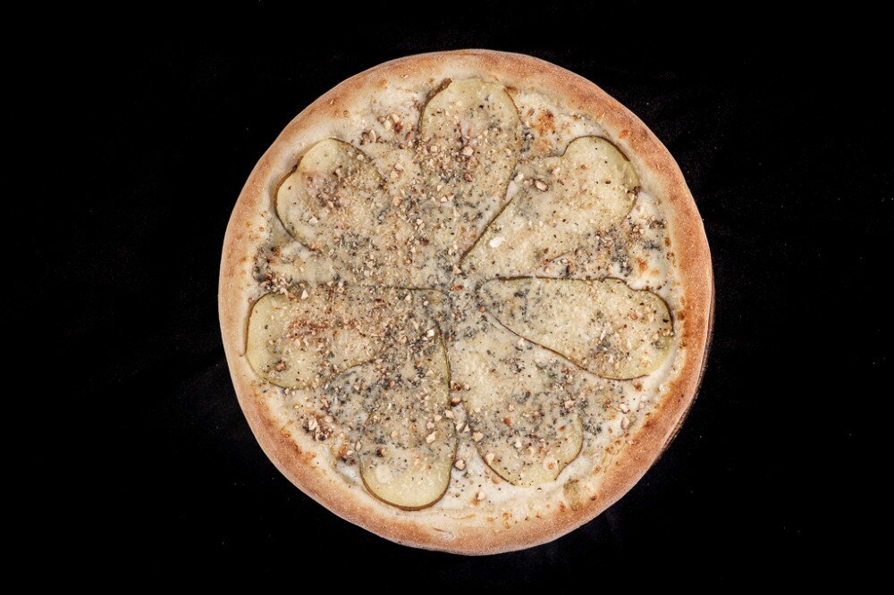 Пицца ” Горгонзола с грушей”