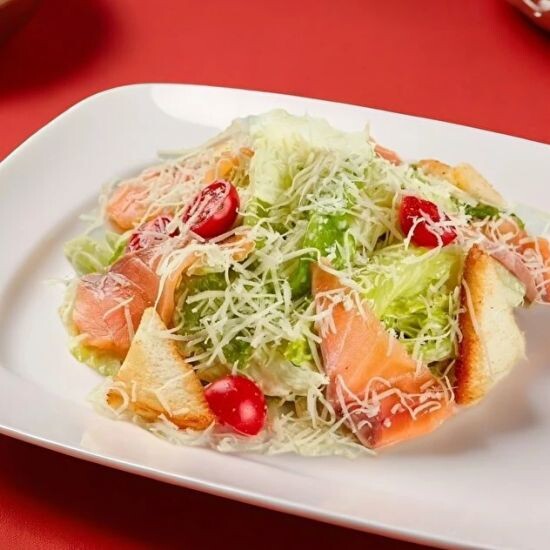 Салат Цезарь с семгой