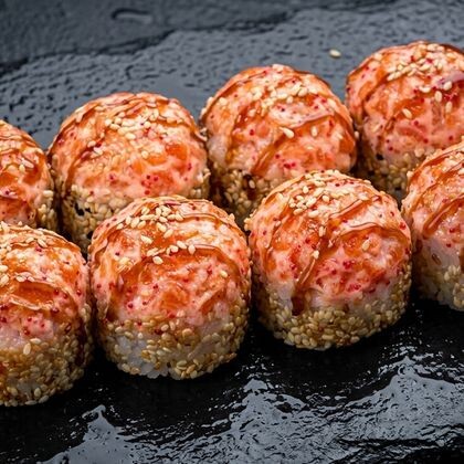 Запеченный ролл с острым лососем и крабом