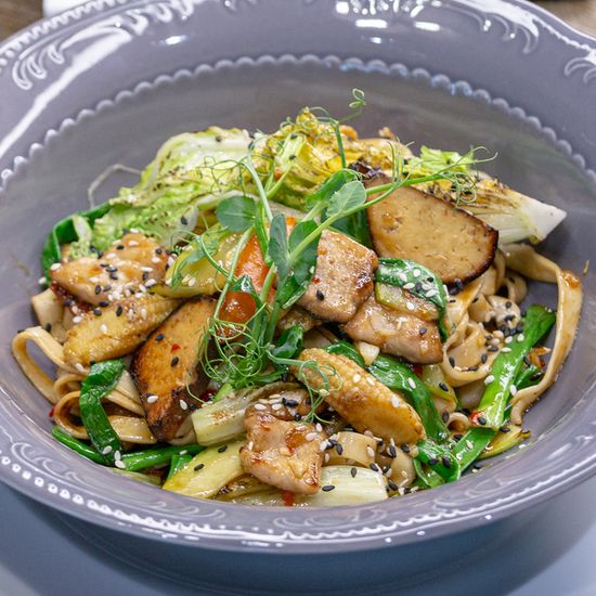 Удон со свининой и тофу