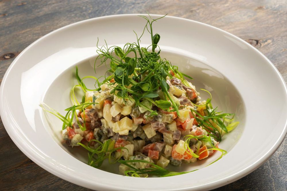 Салат Оливье с говядиной