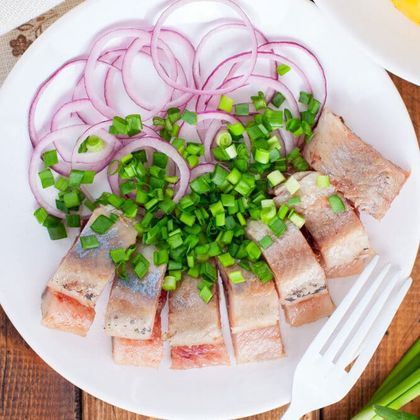 Селедочка по-домашнему с отварным картофелем