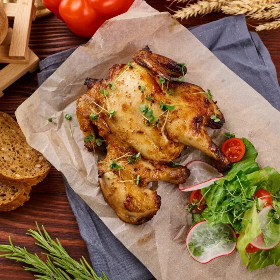 Цыпленок корнишон с соусом из рубленных томатов черри с зеленью