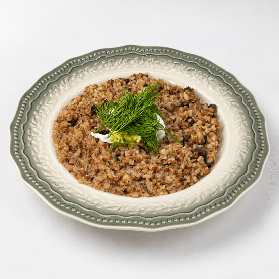 Греча с яйцом пашот, шампиньонами и соусом чкмерули