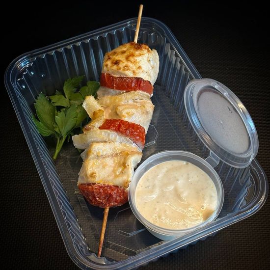 Шашлык куриный со сметанно-чесночным соусом