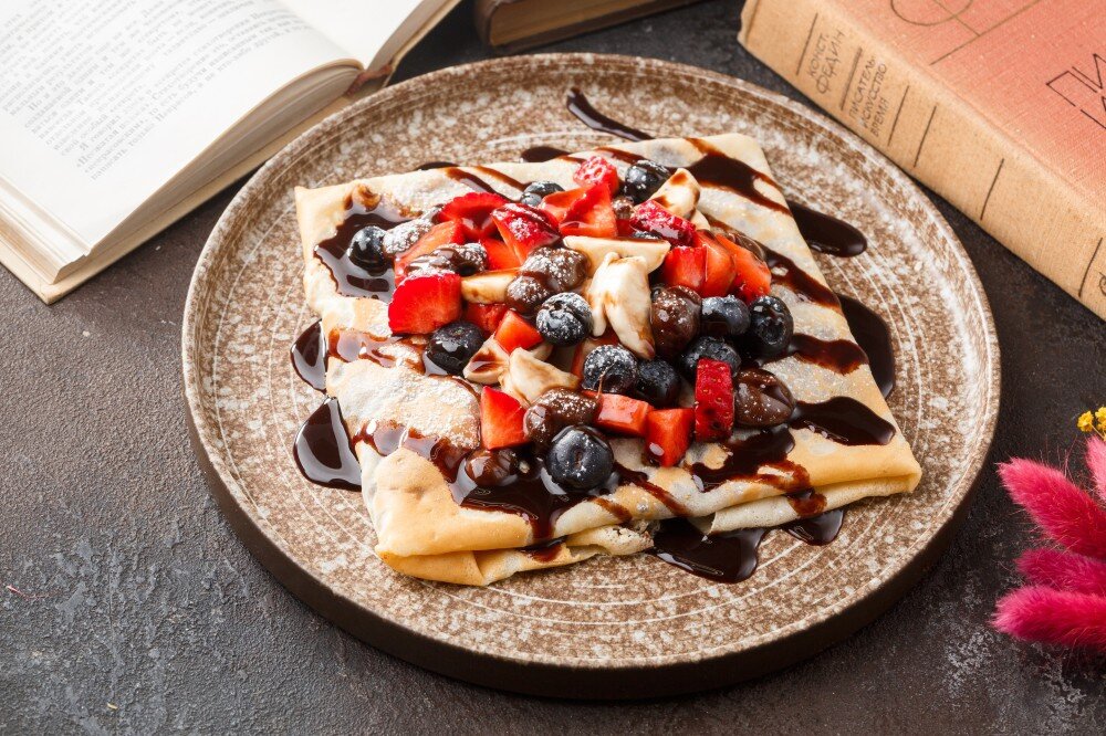 Закрытый блин с фруктами сезонными