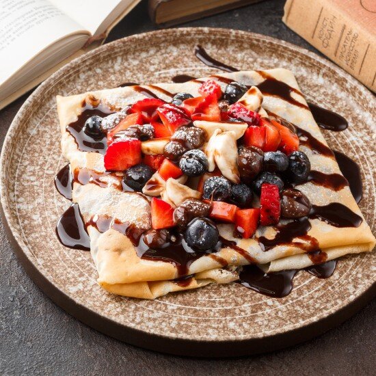 Закрытый блин с фруктами сезонными