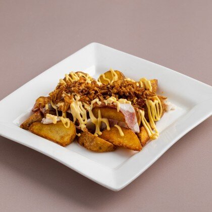 Картофельные дольки с беконом