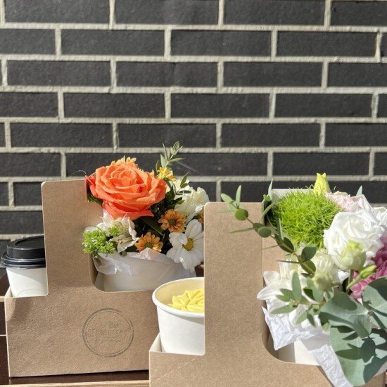 Букет с десертом со вкусом «Клубничное облако»