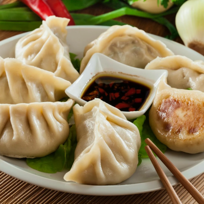 Пельмени с зелёным луком, яйцом и креветками