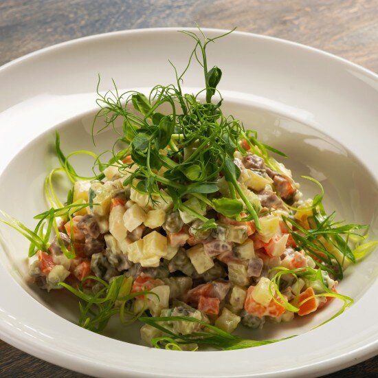 Салат «Оливье с говядиной»