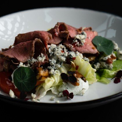 Теплый салат с телятиной