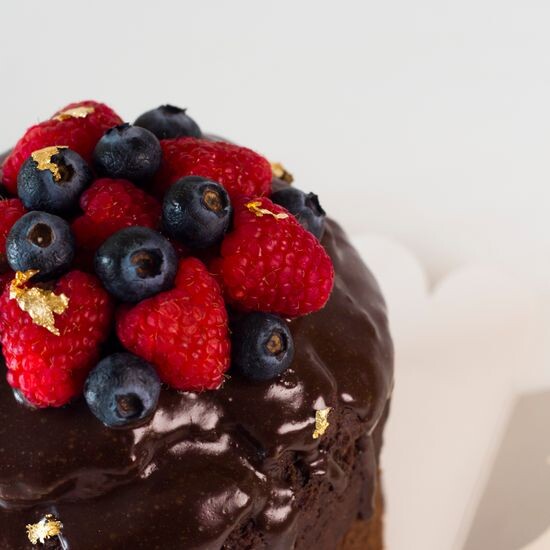 Шоколадный кулич VEGAN c шоколадно-фундучной  начинкой