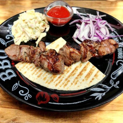 Шашлык из баранины с салатом Коул Слоу