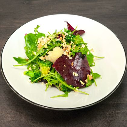 Салат с брокколи и цветной капустой