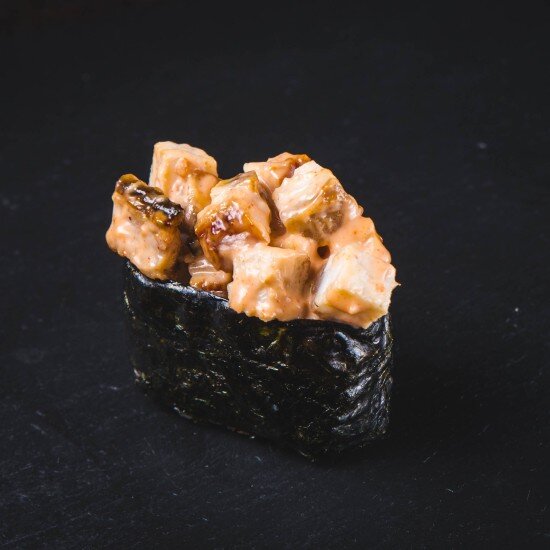 Гункан с угрем спайси