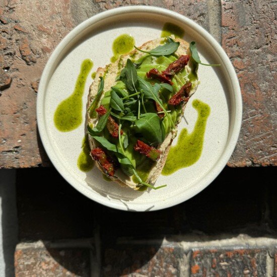 Тост с хумусом