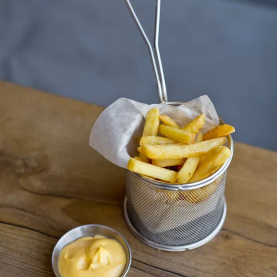 Картофель фри с сырным соусом