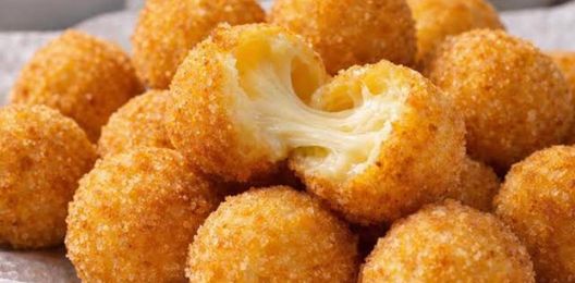 Сырные шарики с перцем Халапеньо.