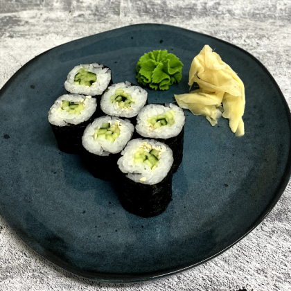 Маки ролл огурец